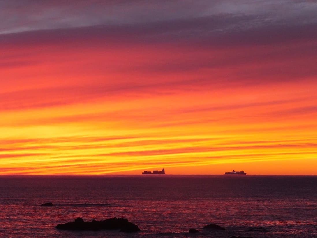 神威岬の夕日を眺めるサンセットクルージング