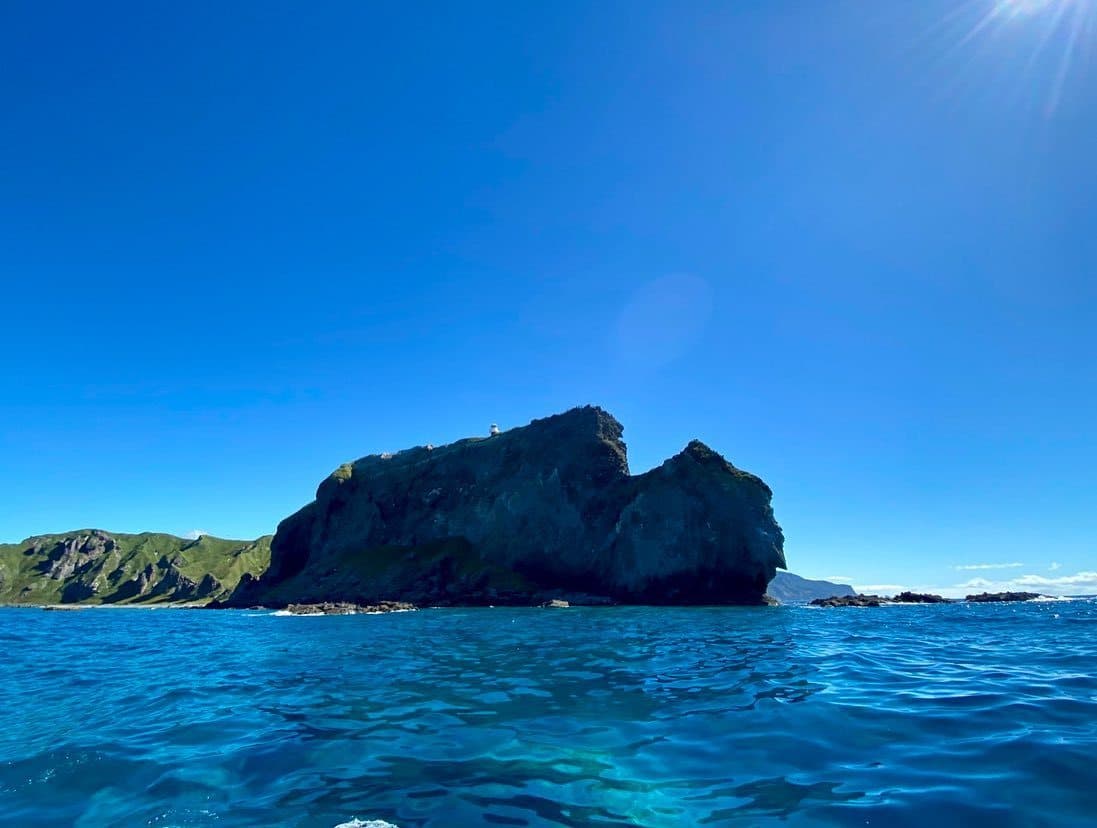 海上から見る神威岬